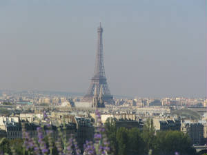 CloserViewofEiffelTowerfromtopofSamarataine.JPG