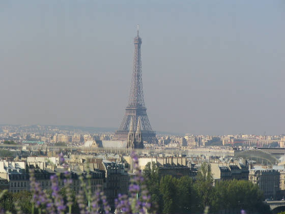CloserViewofEiffelTowerfromtopofSamarataine.JPG